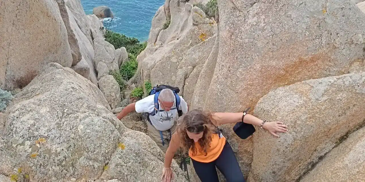 Trekking a Capo Testa: Un Viaggio Lunare tra Granito e Mare Smeraldo